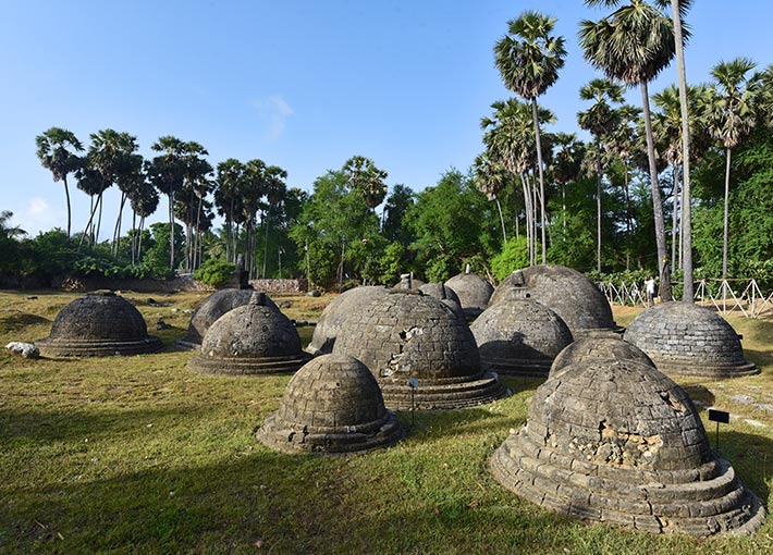 Kadurugoda Temple and Ruins