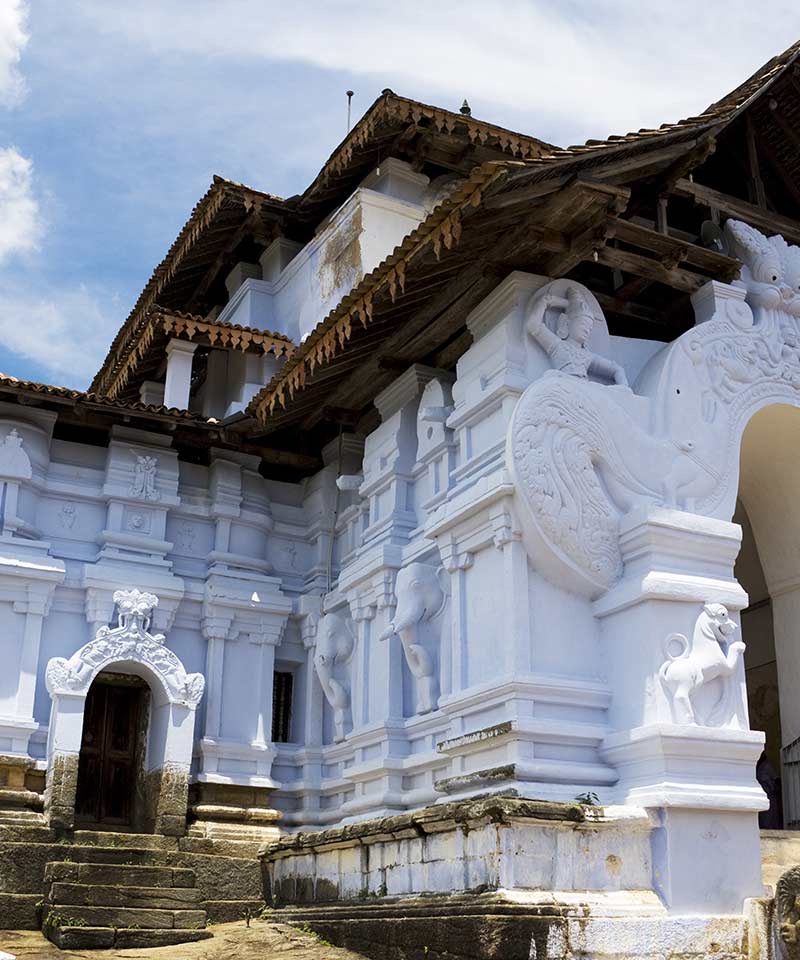 Gadoladeniya, Embekke, Lankathilaka