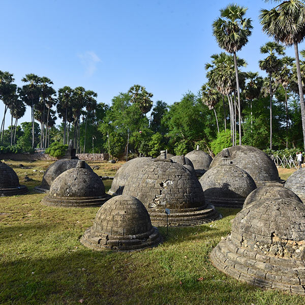 Kadurugoda Temple and Ruins