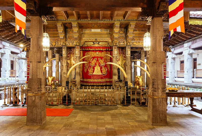 Kandy’s Temple of the Sacred Tooth: Must-Know Tips for Visiting
