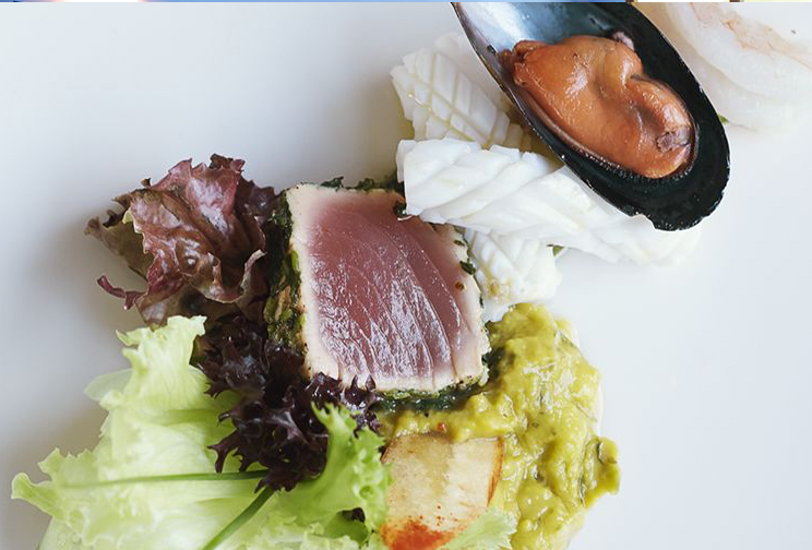 Seared tuna dish